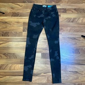 Women's Jeans Indigo Rein Muffintopper Jeans Size 1 Camo‎ Print